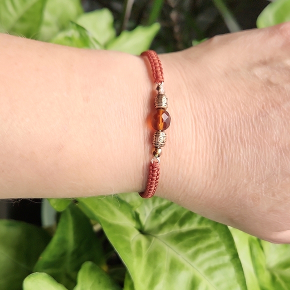 Handmade macrame adjustable bracelet with beads, burnt orange, copper tone beads - Picture 3 of 5